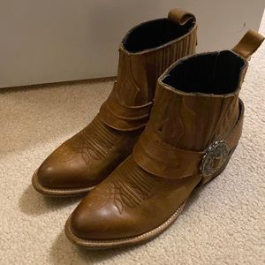 Matisse slip on short booties - leather, never worn